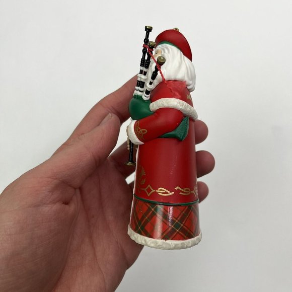 2017 Hallmark Scotland Member Santa from Around the World Ornament W/ Box - Picture 5 of 12